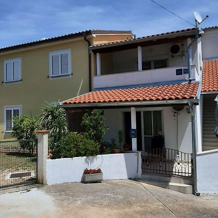 Apartments With A Parking Space Cizici, Krk - 15415 Malinska Exterior photo